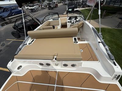 2025 Bayliner D20i - Photo 6