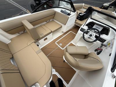 2025 Bayliner D20i - Photo 11