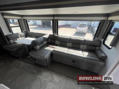 2023 Wildwood 26DBUD — photo 10 view