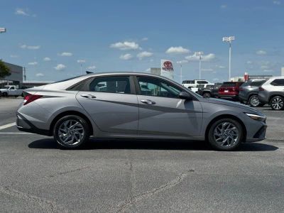 2024 Hyundai Elantra - Photo 7