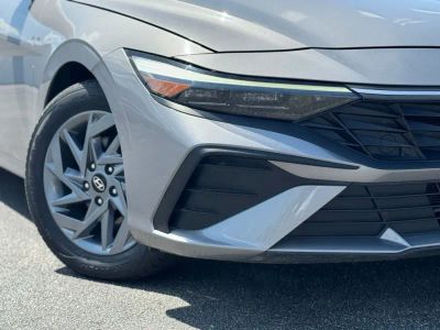 2024 Hyundai Elantra - Photo 3