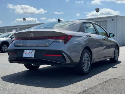 2024 Hyundai Elantra - Photo 11