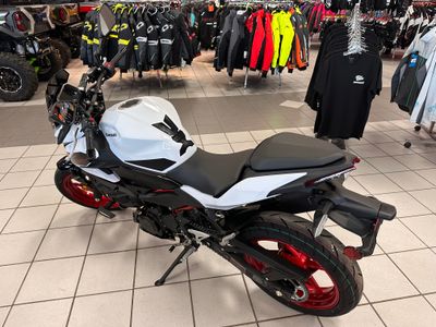 2026 Kawasaki Z500 SE ABS - Photo 3
