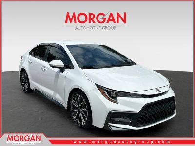 2020 Toyota Corolla SE in White — front three-quarter view
