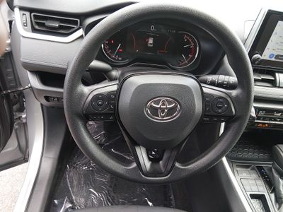 2025 Toyota RAV4 - Photo 12