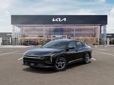 2026 Kia K4 LXS in Aurora Black Pearl — front three-quarter view