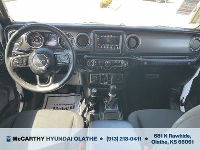 2022 Jeep Wrangler - Photo 3