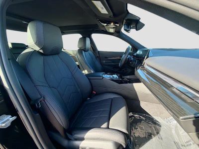2024 BMW 5 Series — photo 16 view