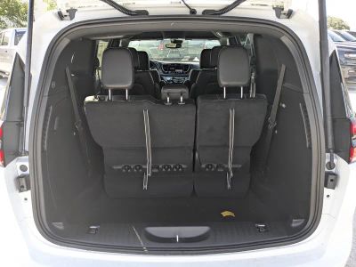 2026 Chrysler Pacifica — photo 12 view