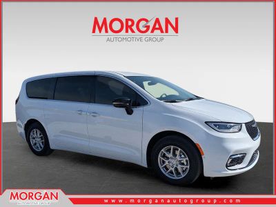 2026 Chrysler Pacifica Select in White — front three-quarter view