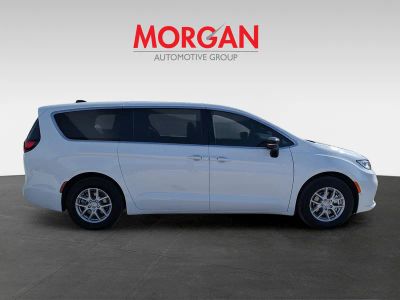 2026 Chrysler Pacifica — side profile view