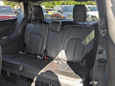 2026 Chrysler Pacifica — photo 14 view