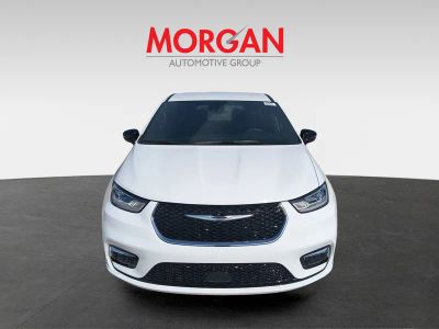 2026 Chrysler Pacifica — photo 8 view