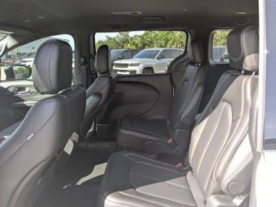 2026 Chrysler Pacifica — photo 15 view