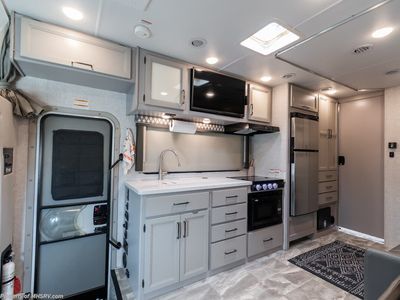 2023 Thor Motor Coach Quantum Sprinter - Photo 8