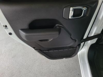 2026 Jeep Wrangler — photo 13 view