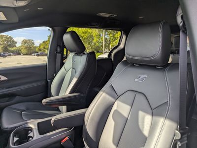 2026 Chrysler Pacifica - Photo 12