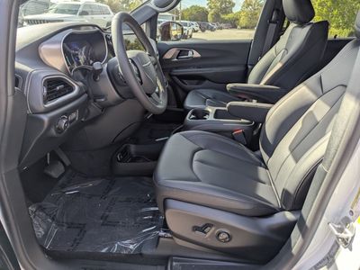 2026 Chrysler Pacifica - Photo 13