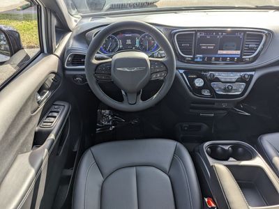 2026 Chrysler Pacifica - Photo 11