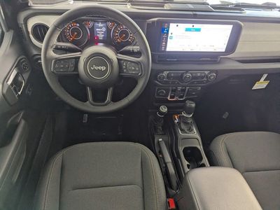 2026 Jeep Gladiator — photo 13 view