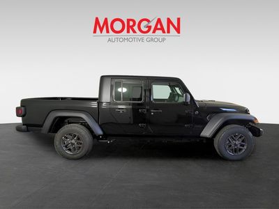 2026 Jeep Gladiator — photo 8 view