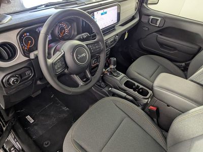 2026 Jeep Gladiator — photo 11 view