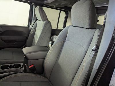 2026 Jeep Gladiator — photo 12 view