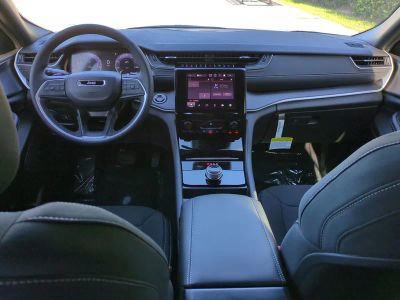 2025 Jeep Grand Cherokee — photo 15 view