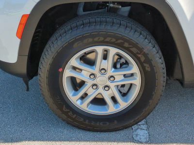 2025 Jeep Grand Cherokee — photo 11 view