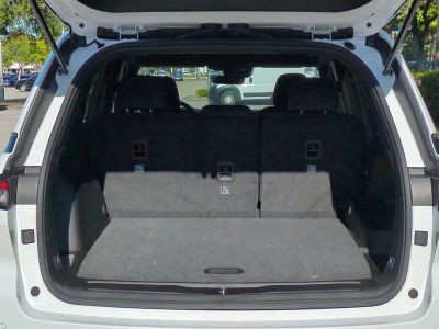 2025 Jeep Grand Cherokee — photo 13 view