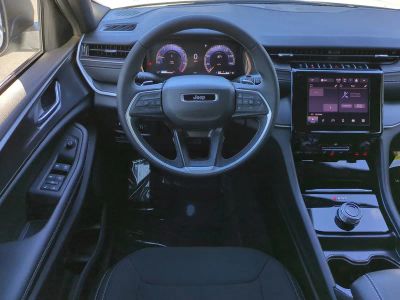 2025 Jeep Grand Cherokee — photo 16 view