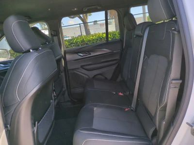 2025 Jeep Grand Cherokee — photo 14 view