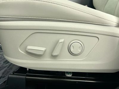 2026 Kia Sorento — photo 13 view