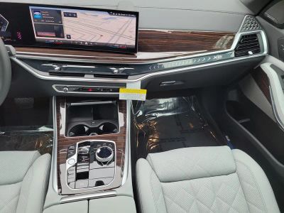 2026 BMW X5 — photo 9 view