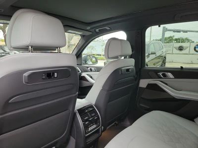 2026 BMW X5 — photo 11 view