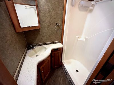 2016 Winnebago Adventurer - Photo 15