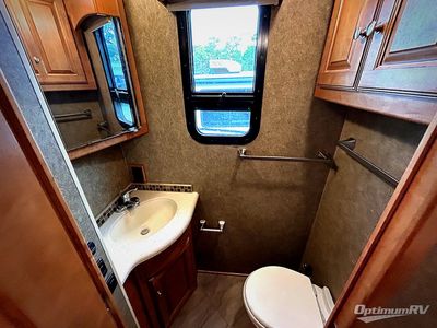 2016 Winnebago Adventurer - Photo 17