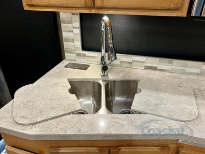 2022 Tiffin Open Road Allegro — photo 13 view