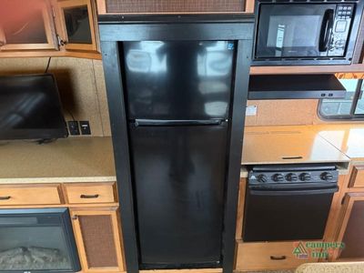 2015 Shasta RVs Phoenix — photo 14 view