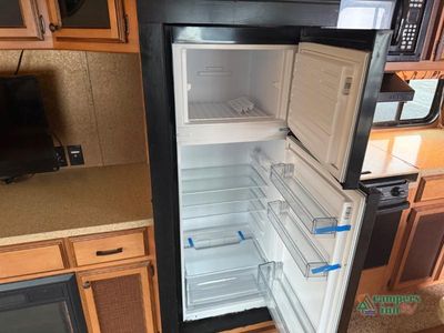 2015 Shasta RVs Phoenix — photo 15 view