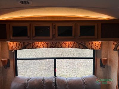 2015 Shasta RVs Phoenix — photo 18 view
