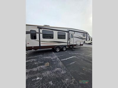 2015 Shasta RVs Phoenix — photo 8 view