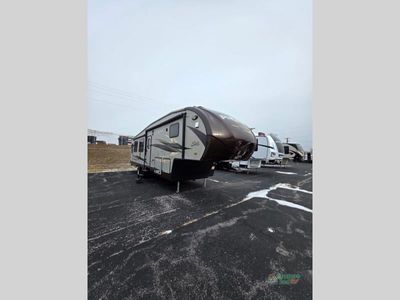 2015 Shasta RVs Phoenix — front three-quarter view