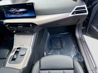 2025 BMW 3 Series — photo 18 view