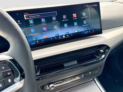 2025 BMW 3 Series — photo 28 view