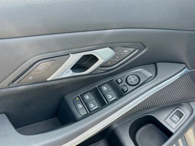 2025 BMW 3 Series — photo 23 view