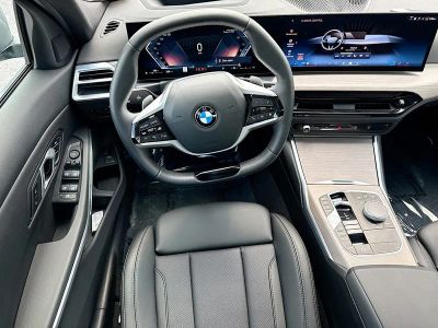 2025 BMW 3 Series — photo 17 view