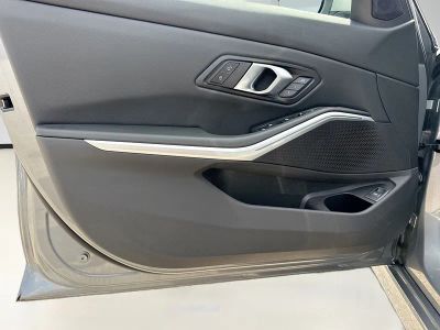 2025 BMW 3 Series — photo 22 view