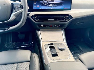 2025 BMW 3 Series — photo 19 view