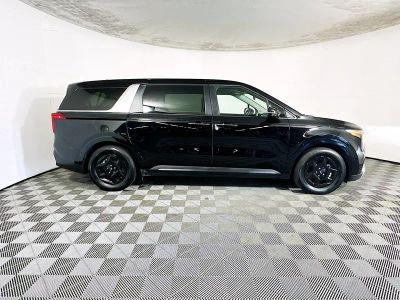 2025 Kia Carnival — side profile view